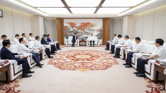 莫鼎革會見上海電氣集團黨委書記、董事長吳磊